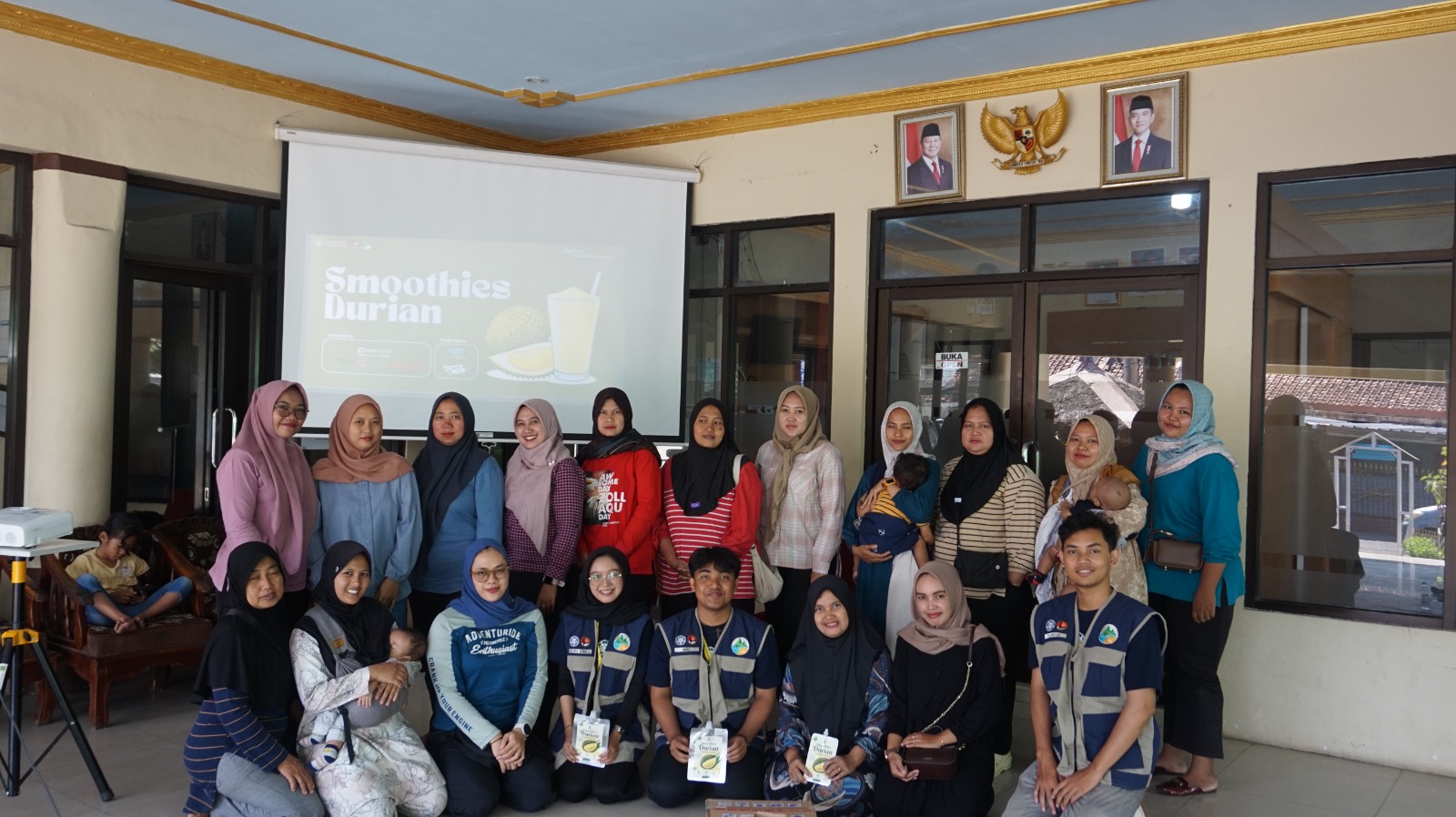 Sosialisasi Pembuatan dan Pelatihan Branding Produk Olahan Smoothies Durian