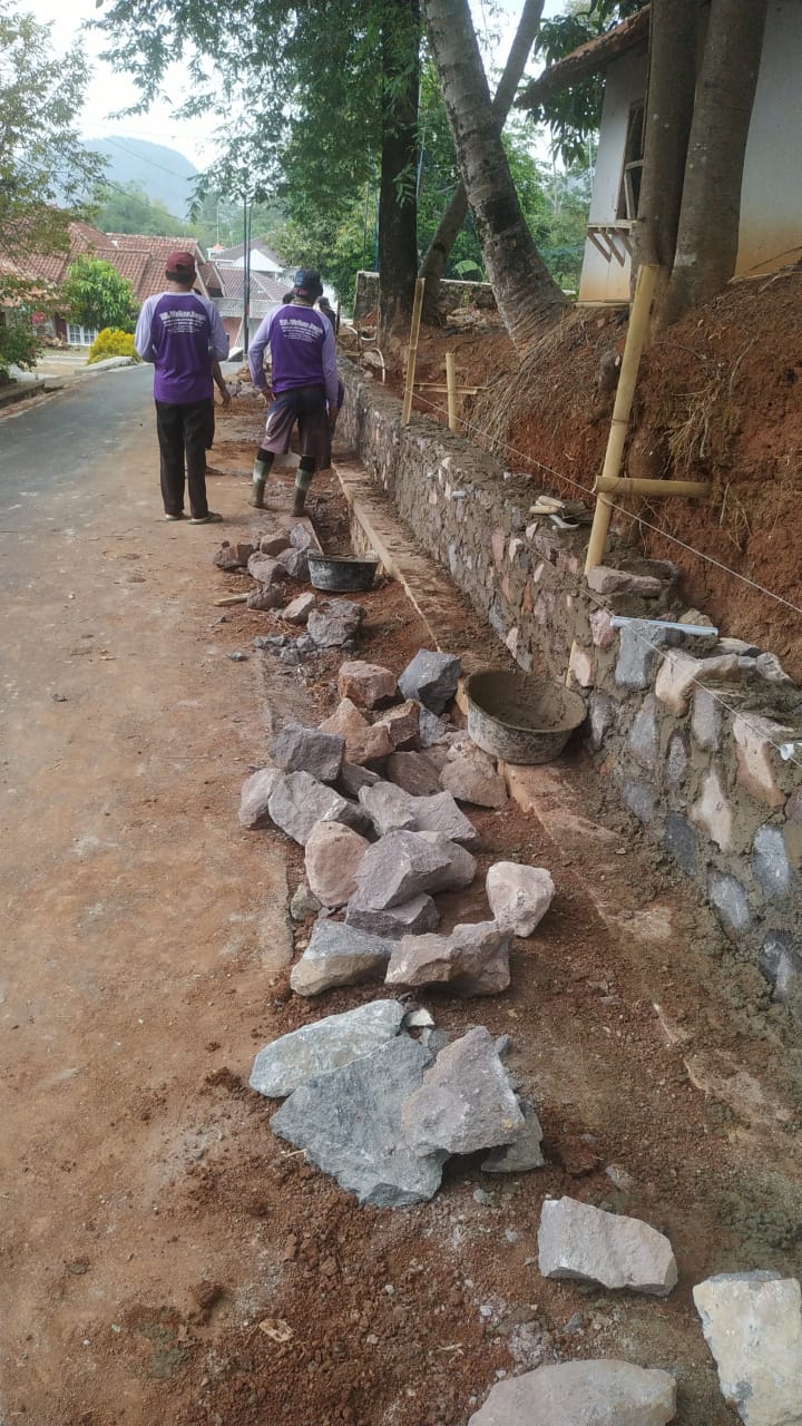  Padat Karya